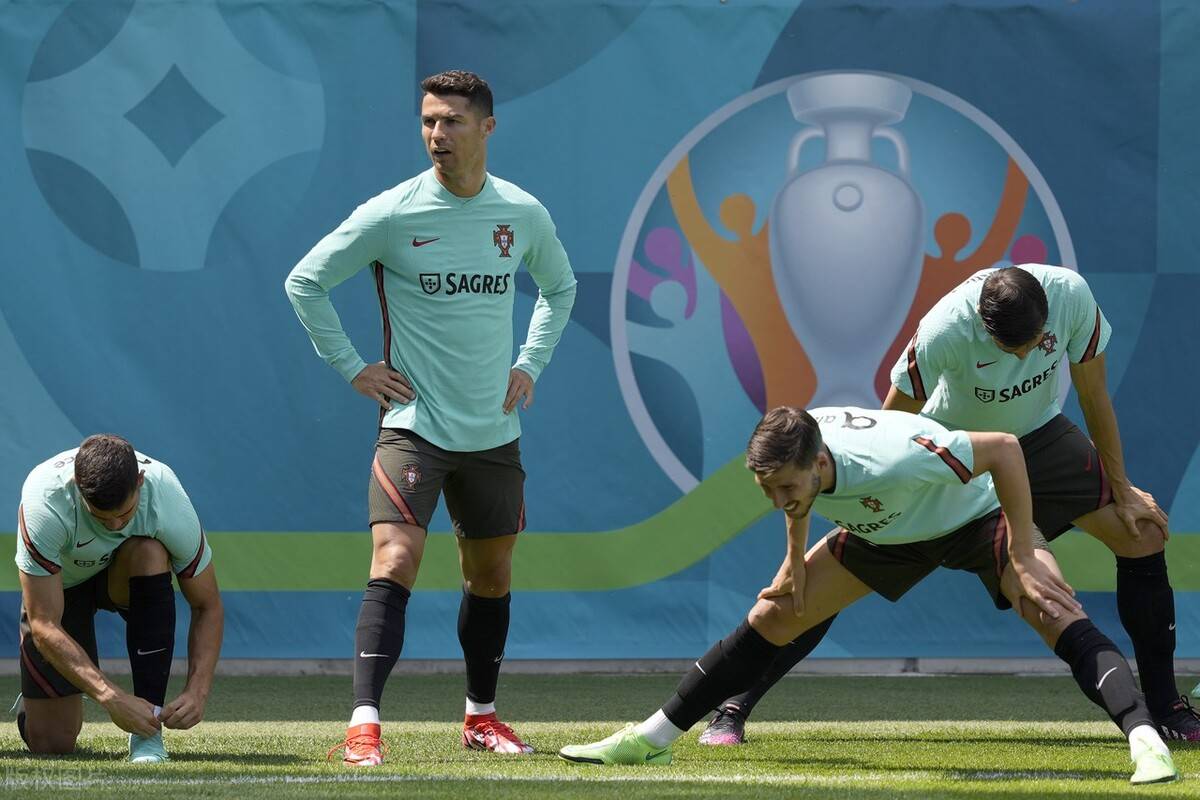 集结日葡萄牙体育备战德甲；外线爆发细节曝光；压力陡增；心理建设被强调的简单介绍-九游官网