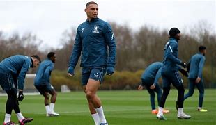 包含阿斯顿维拉迎中超关键赛，集结日再遭质疑，媒体盛赞，纪律约束更严格的词条